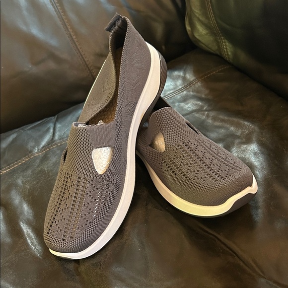 Inspired Hearts Gray Women's Sneakers - Picture 1 of 1